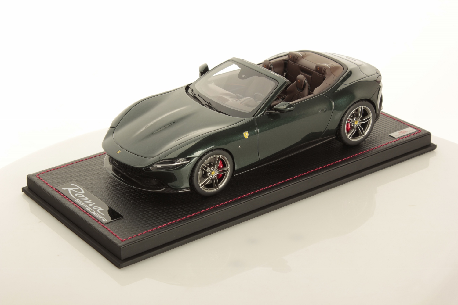 mr-collection-models-ferrari-roma-spider-1-18-miniature-auto-de-collection image 1