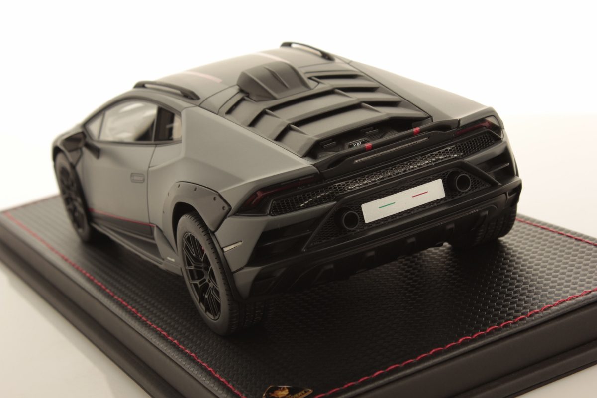 mr-collection-models-lamborghini-hurac-n-sterrato-1-18-miniature-auto-2 image 4