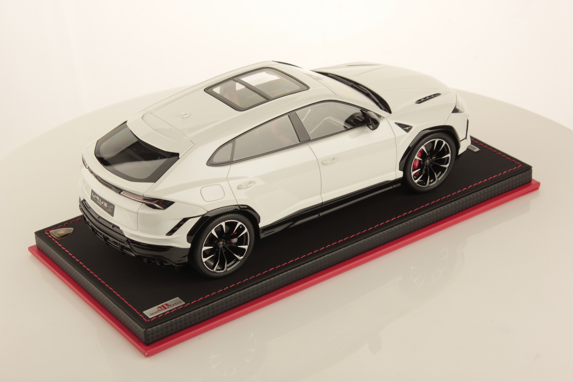 mr-collection-models-lamborghini-urus-s-1-18-2 image 2