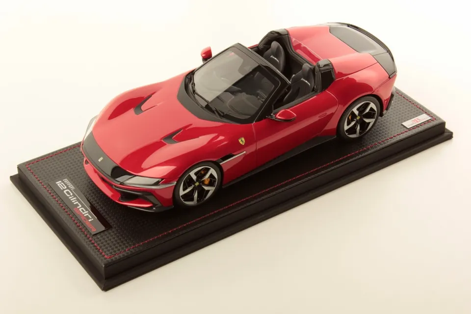 mr-collection-models-ferrari-12-cilindri-spider-1-18-3 image 1