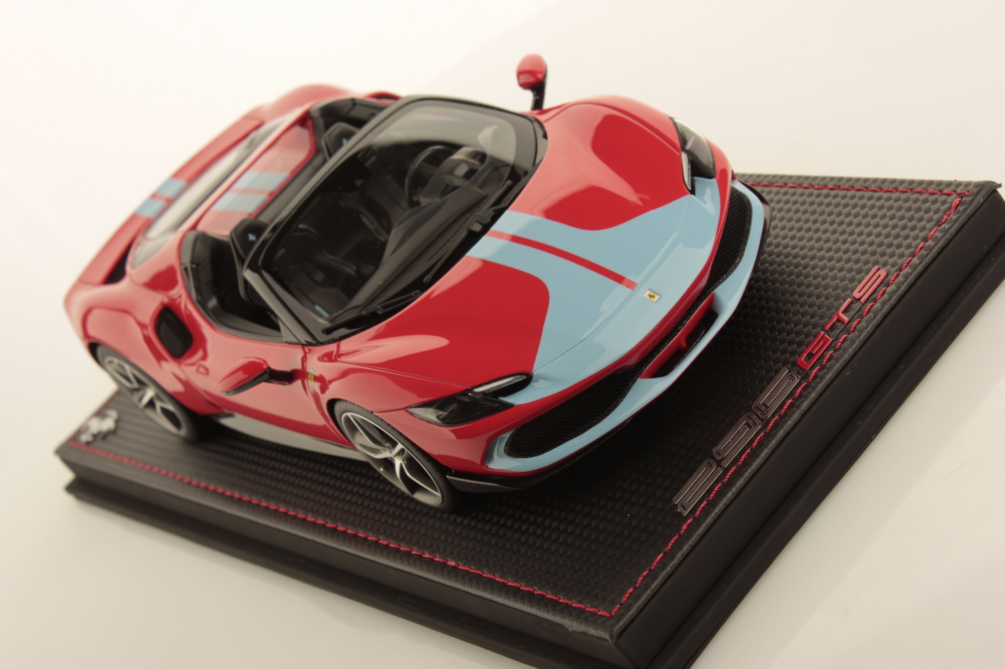 mr-collection-models-ferrari-296-gts-1-18-miniature-berlinetta-spider-hybride image 5