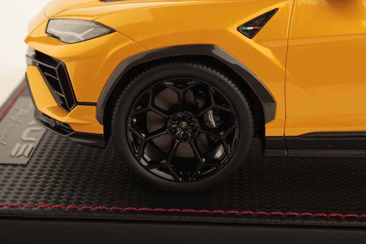 mr-collection-models-lamborghini-urus-performante-1-18-miniature-suv-super-sport image 5