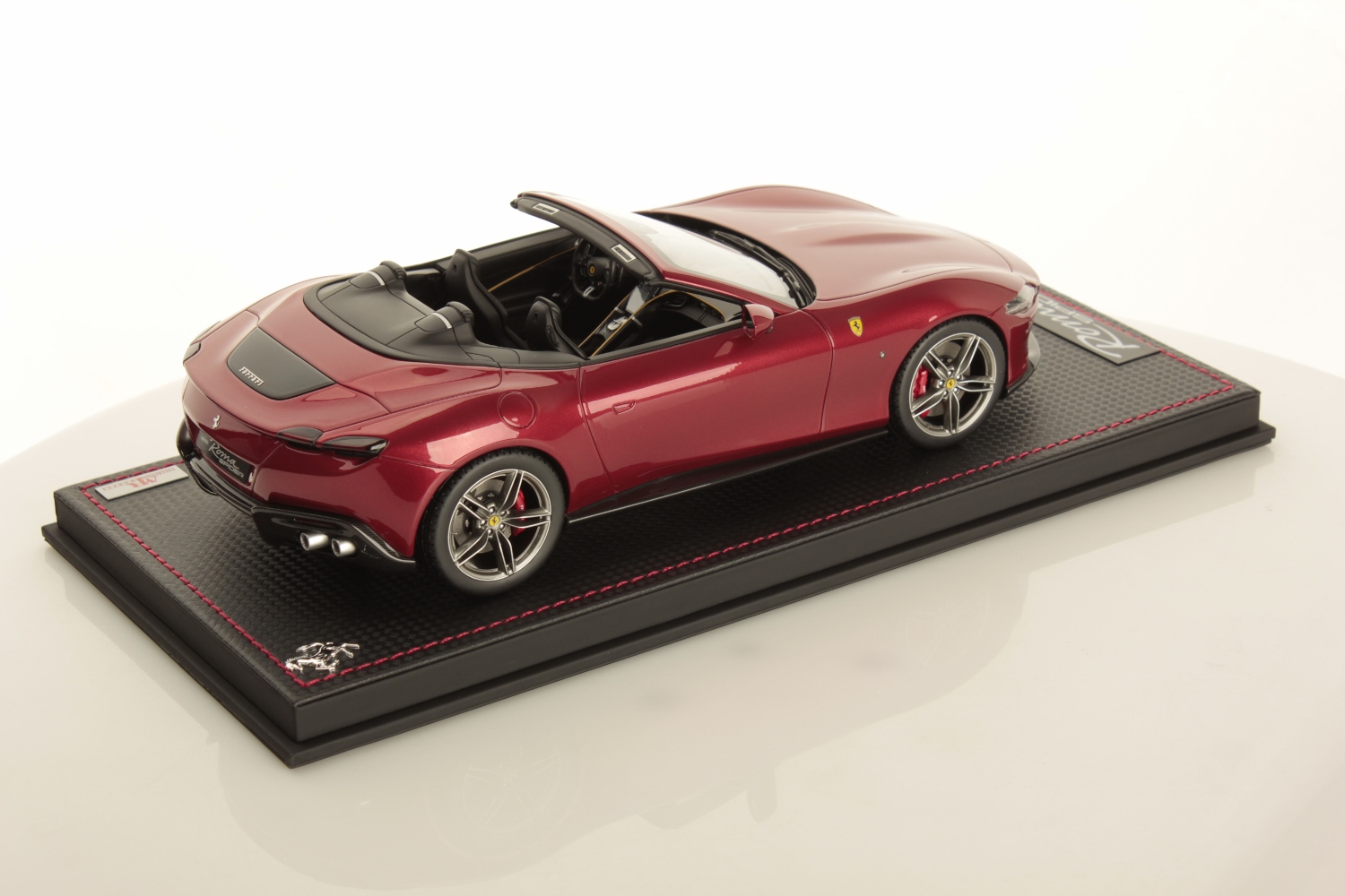 mr-collection-models-ferrari-roma-spider-1-18-miniature-cabriolet-toit-souple image 2