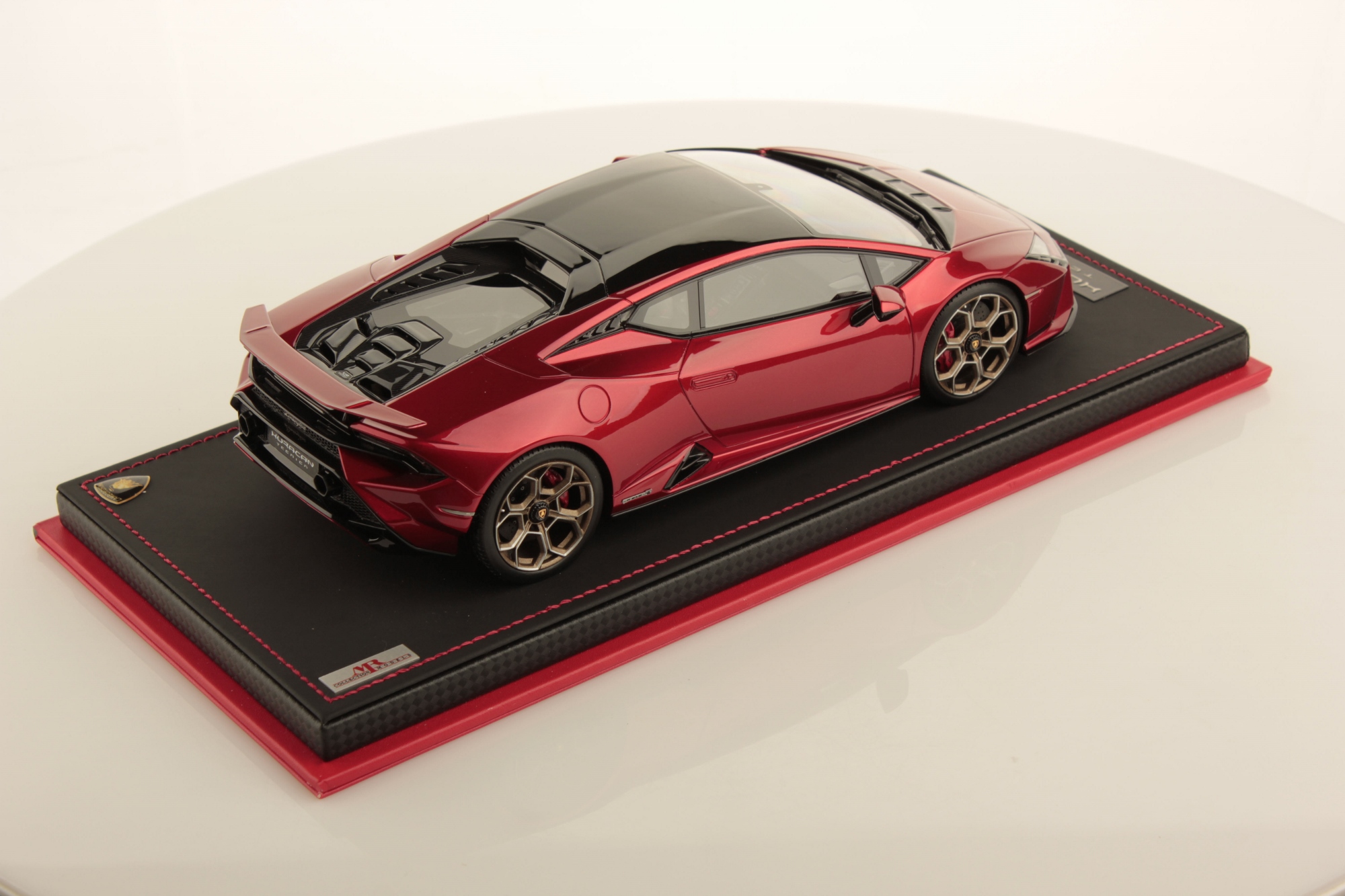 mr-collection-models-lamborghini-hurac-n-tecnica-1-18-miniature-auto-de-collecti-4 image 2