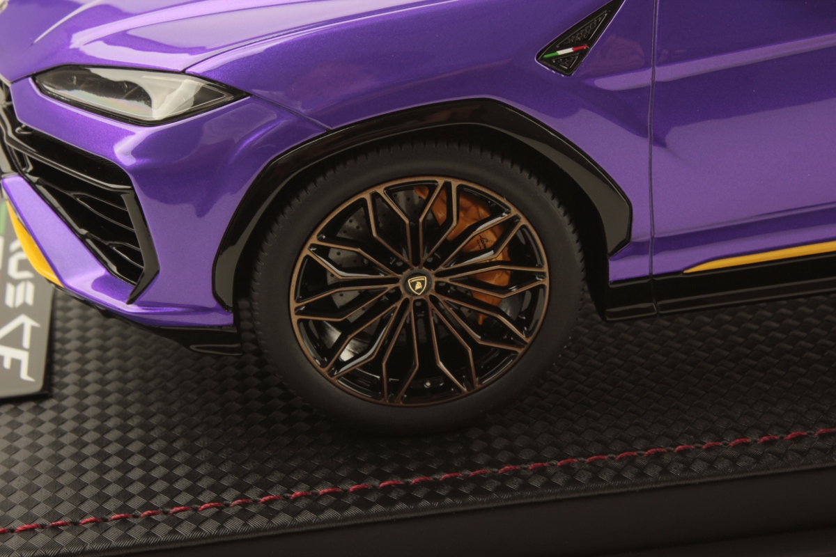 mr-collection-models-lamborghini-urus-se-1-18-miniature-auto-suv image 5