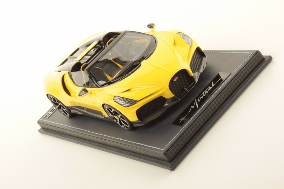 mr-collection-models-bugatti-w16-mistral-1-18-miniature-auto-de-collection image 3
