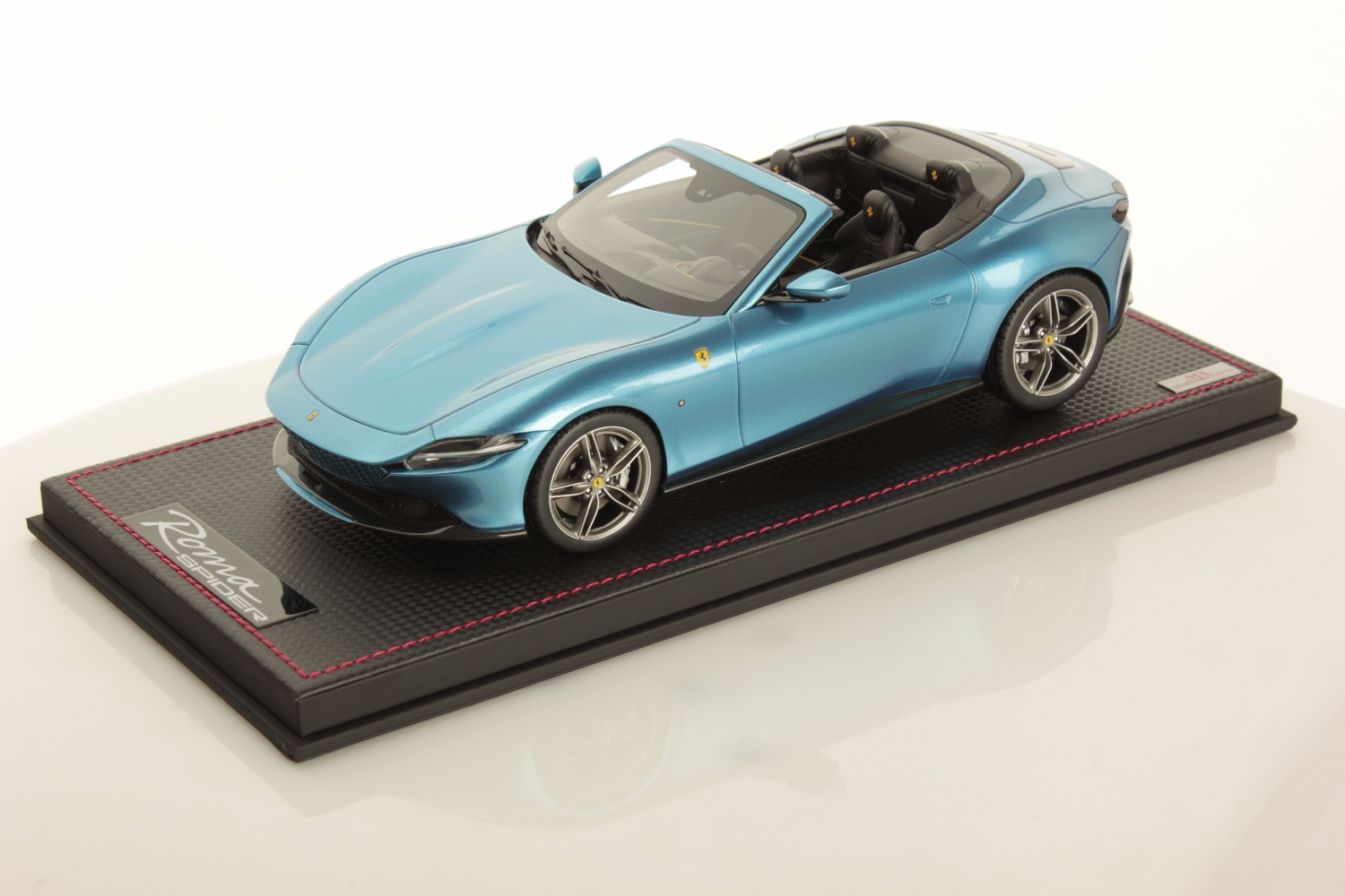 mr-collection-models-ferrari-roma-spider-1-18-miniature-auto image 1
