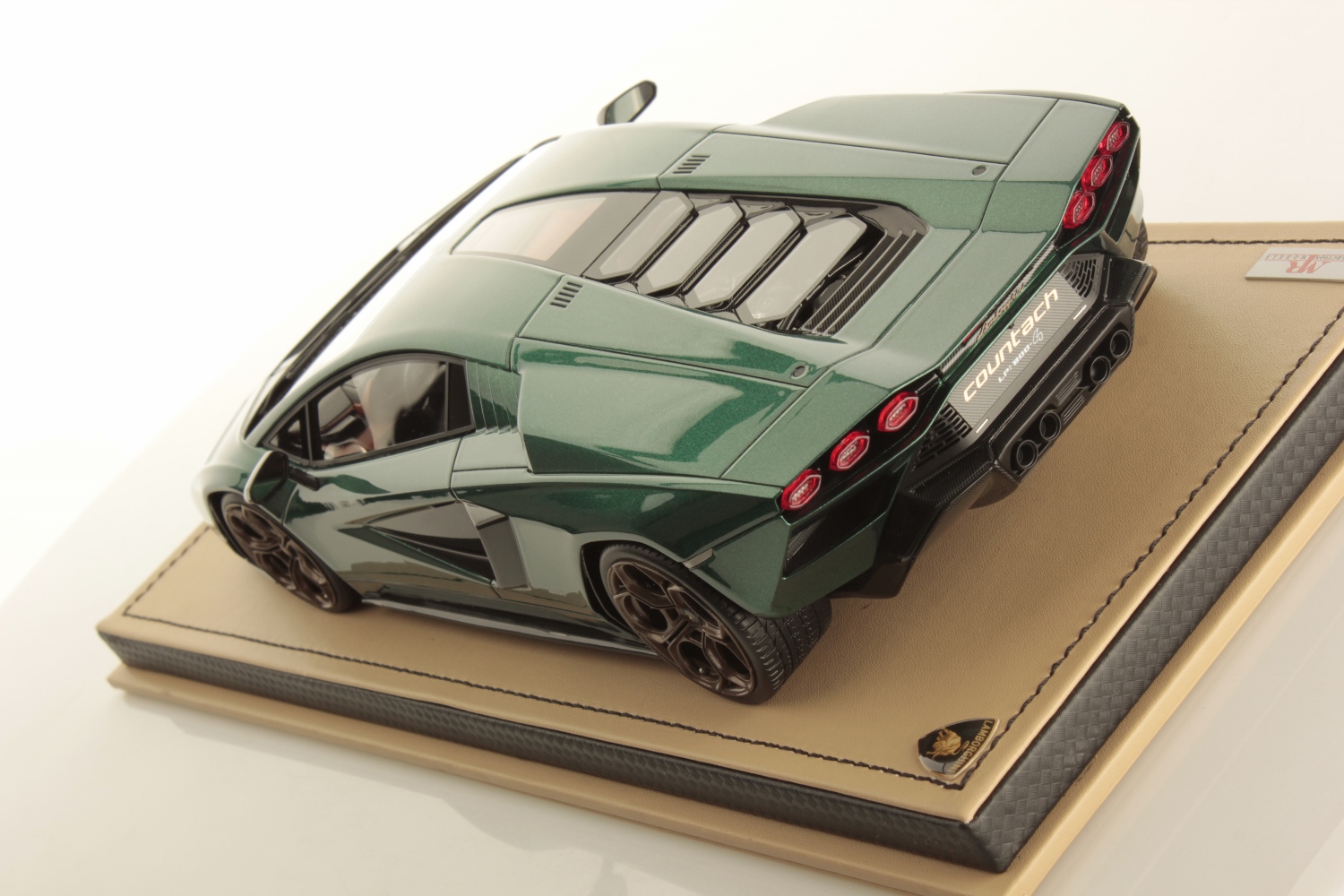 mr-collection-models-lamborghini-countach-lpi-800-4-1-18-miniature-auto image 4