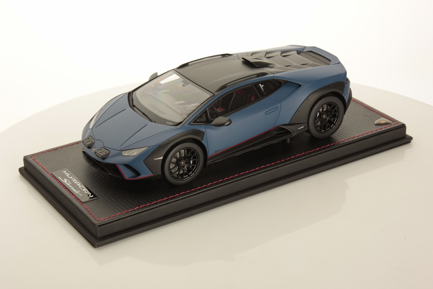 mr-collection-models-lamborghini-hurac-n-sterrato-1-18-3 image 1
