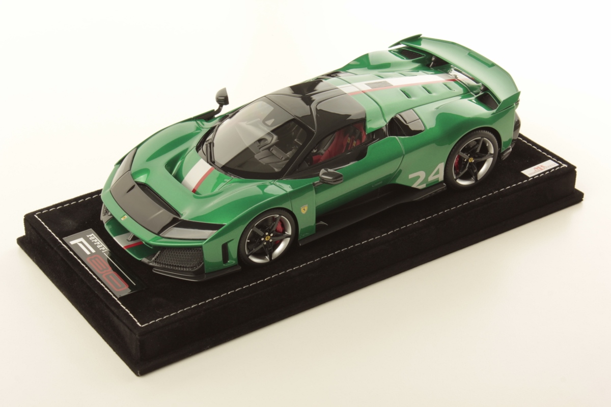 mr-collection-models-ferrari-f80-1-18-miniature-auto image 1