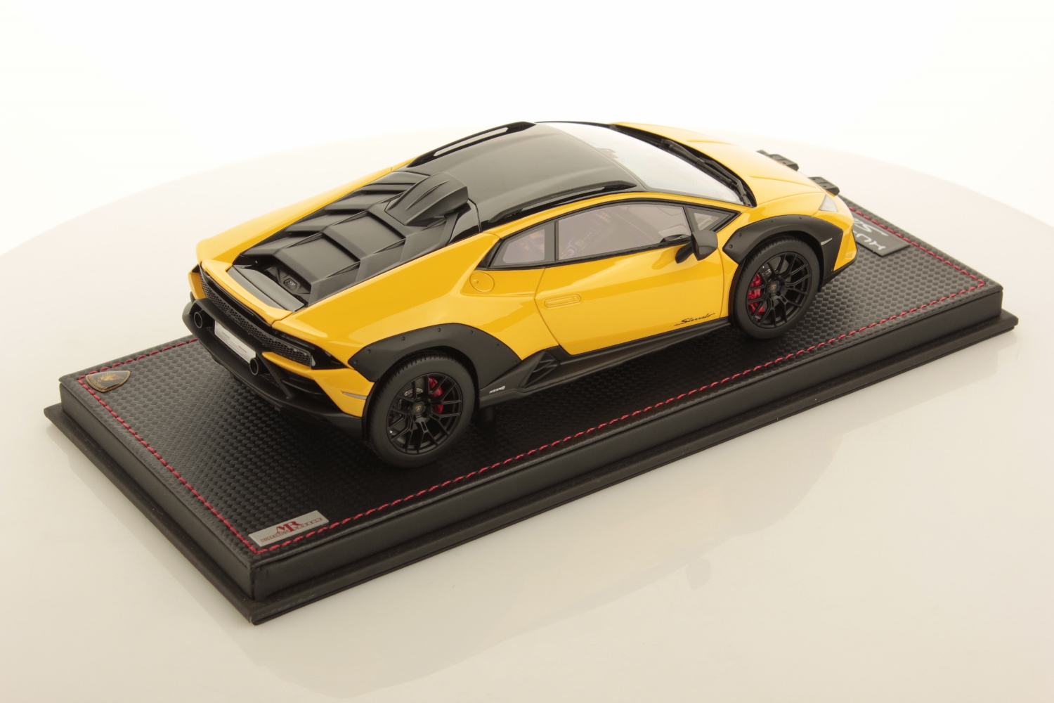 mr-collection-models-lamborghini-hurac-n-sterrato-1-18-miniature-auto image 2