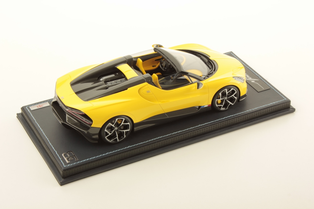 mr-collection-models-bugatti-w16-mistral-1-18-miniature-auto-de-collection image 2