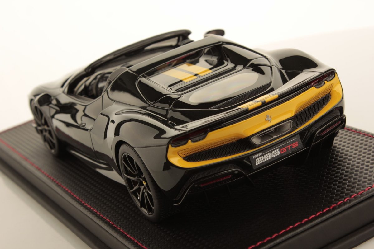 mr-collection-models-ferrari-296-gts-1-18-miniature-auto image 4