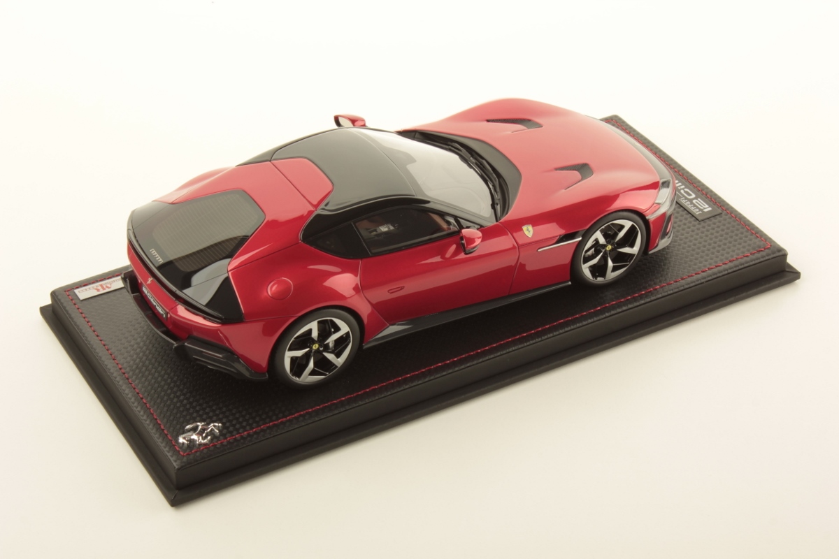 mr-collection-models-ferrari-12-cilindri-1-18-miniature-auto image 2