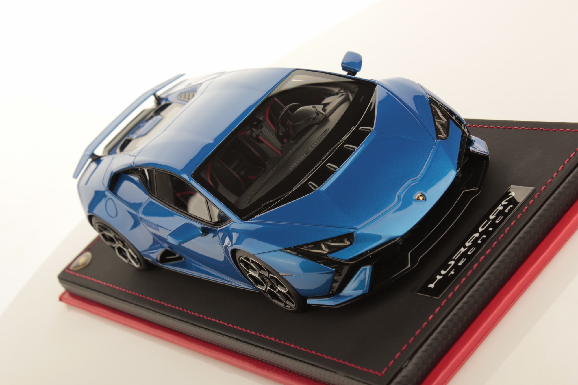 mr-collection-models-lamborghini-hurac-n-tecnica-1-18-miniature-auto-de-collecti-2 image 3
