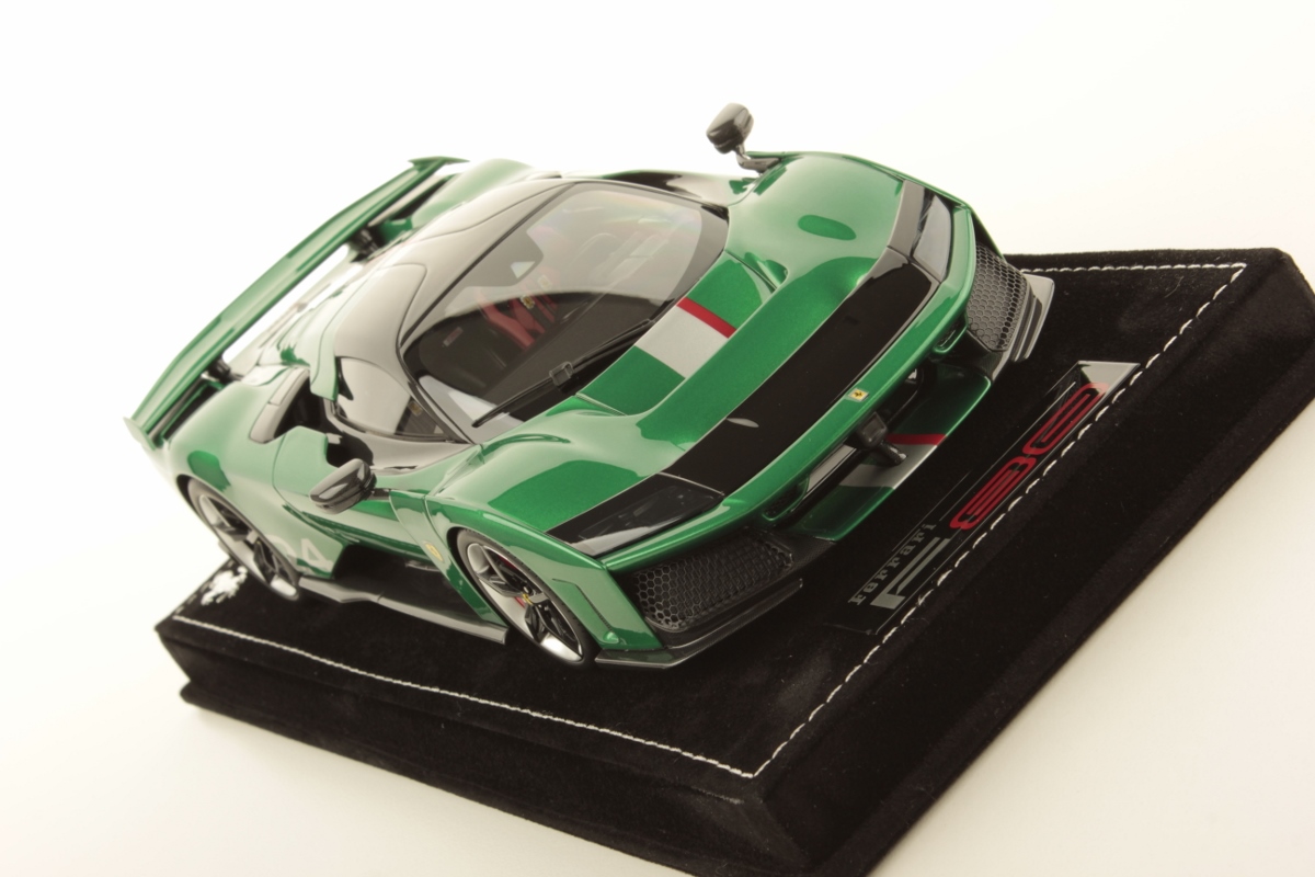 mr-collection-models-ferrari-f80-1-18-miniature-auto image 3
