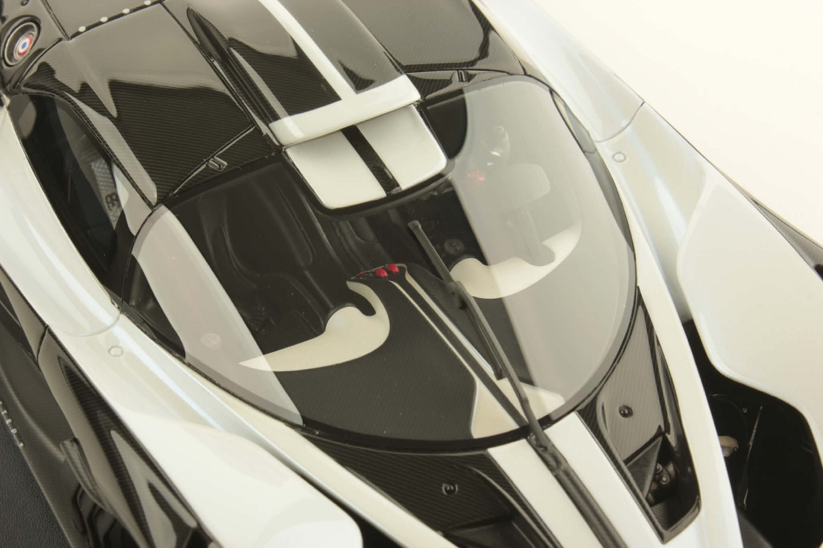 mr-collection-models-bugatti-bolide-1-18-miniature-hypercar-de-piste-w16 image 6