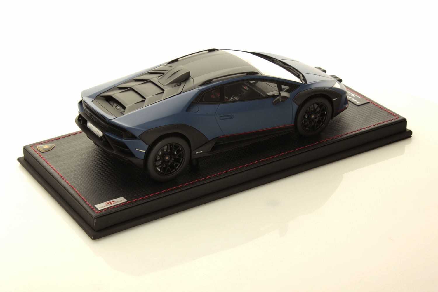 mr-collection-models-lamborghini-hurac-n-sterrato-1-18-3 image 2