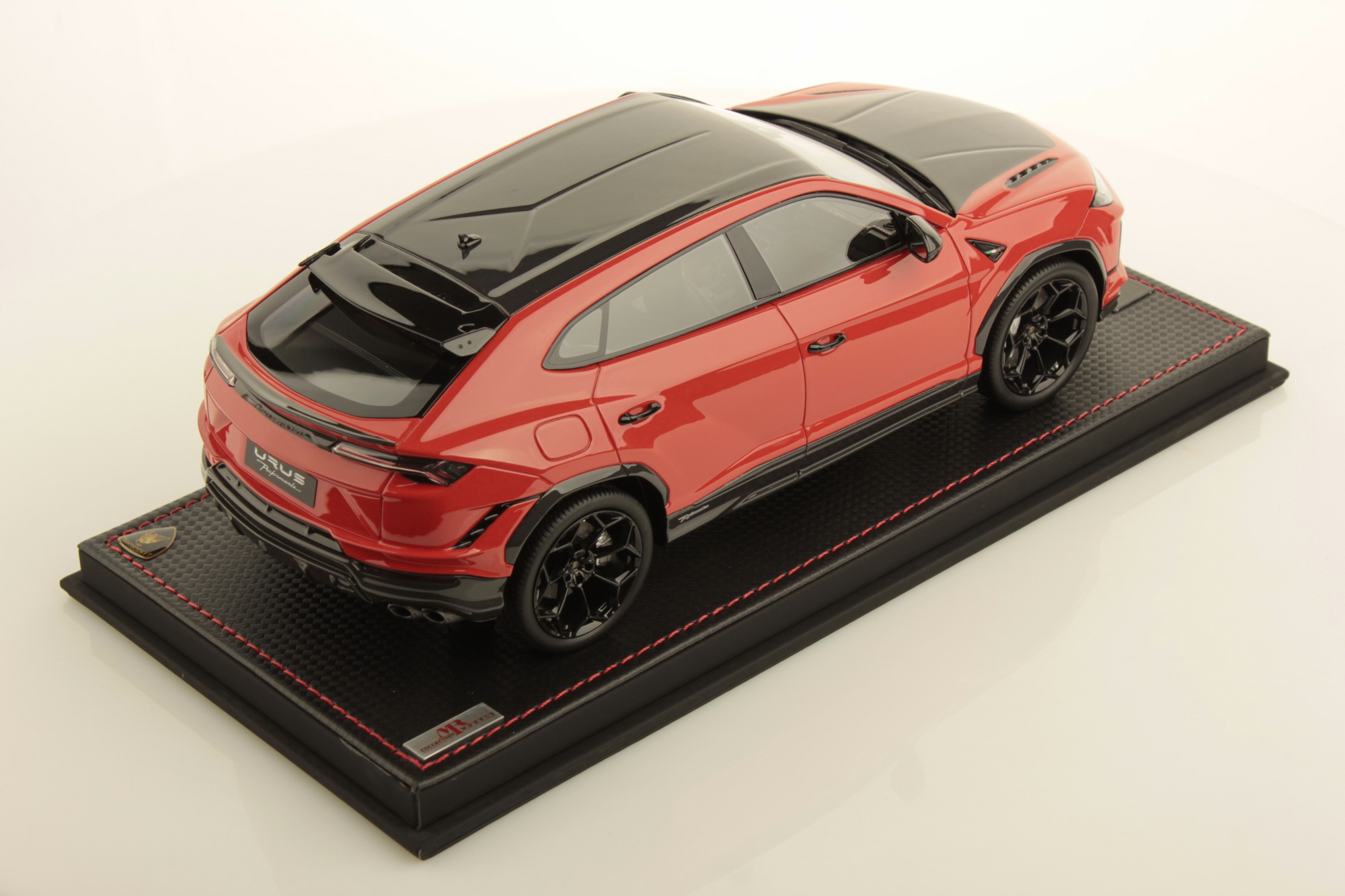 mr-collection-models-lamborghini-urus-performante-1-18-miniature-suv-sportif image 2