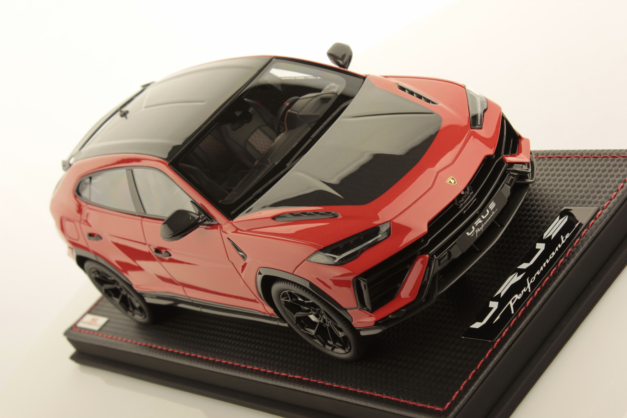 mr-collection-models-lamborghini-urus-performante-1-18-miniature-suv-sportif image 3
