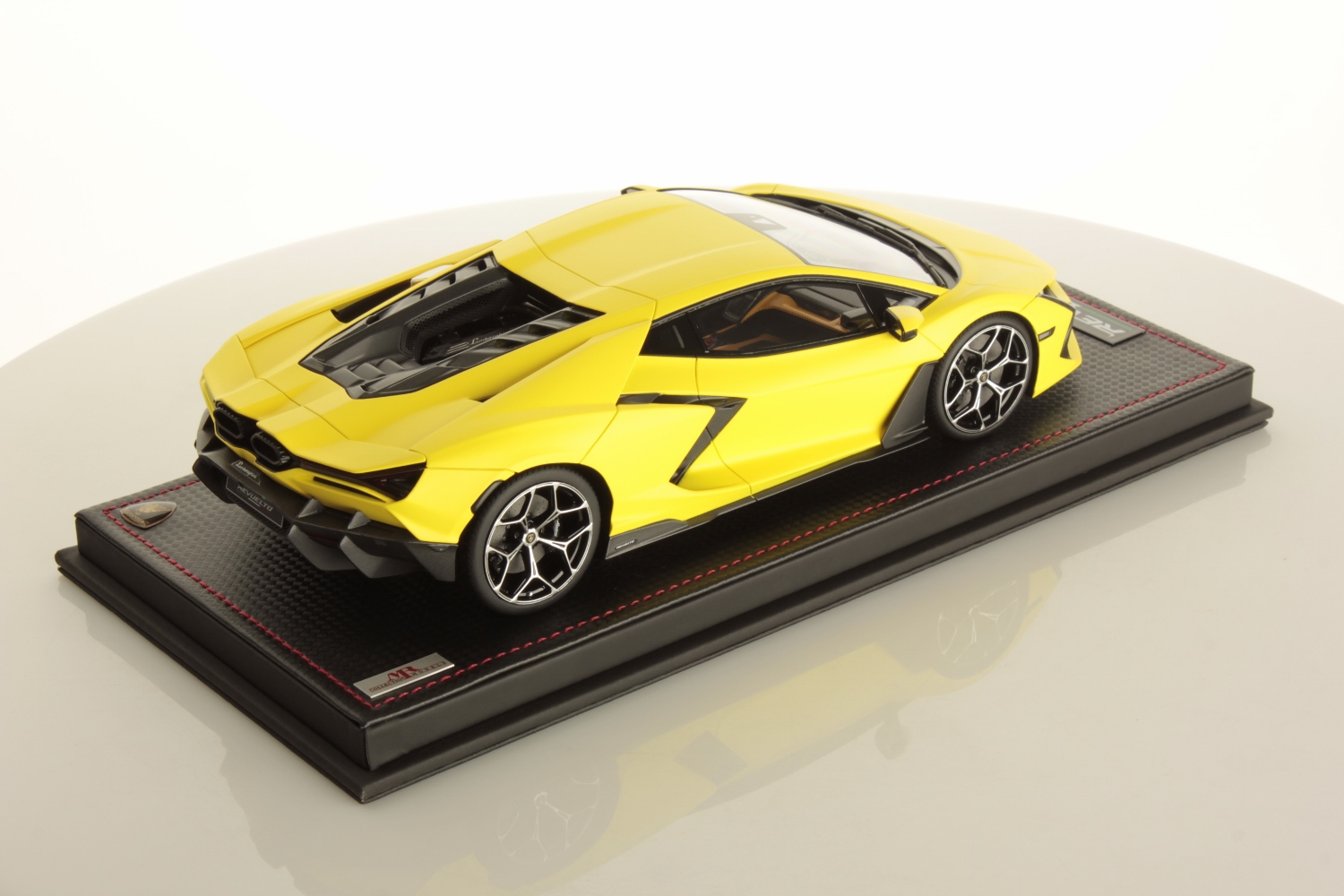 mr-collection-models-lamborghini-revuelto-1-18-miniature-auto-de-collection-3 image 2
