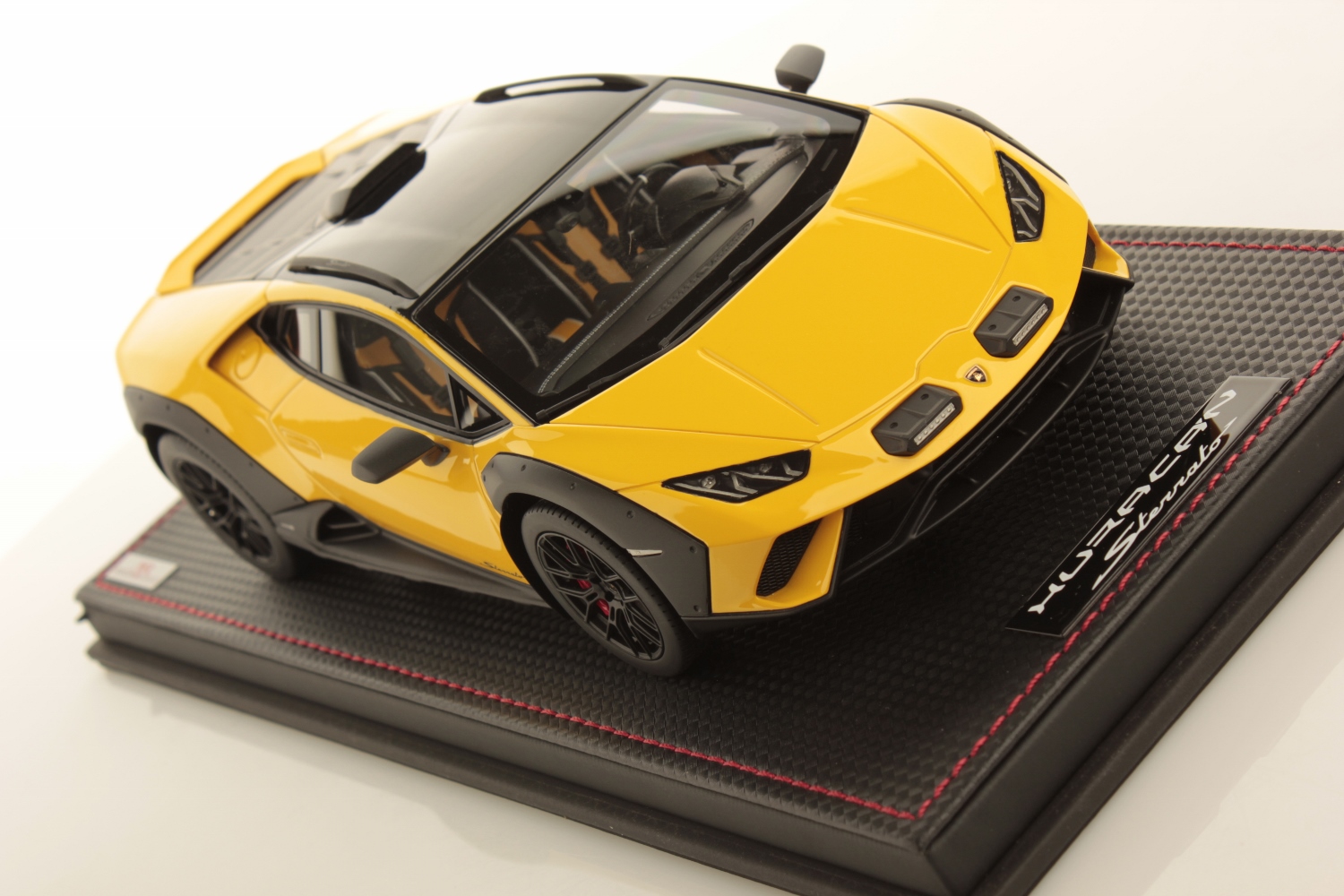 mr-collection-models-lamborghini-hurac-n-sterrato-1-18-miniature-auto image 3