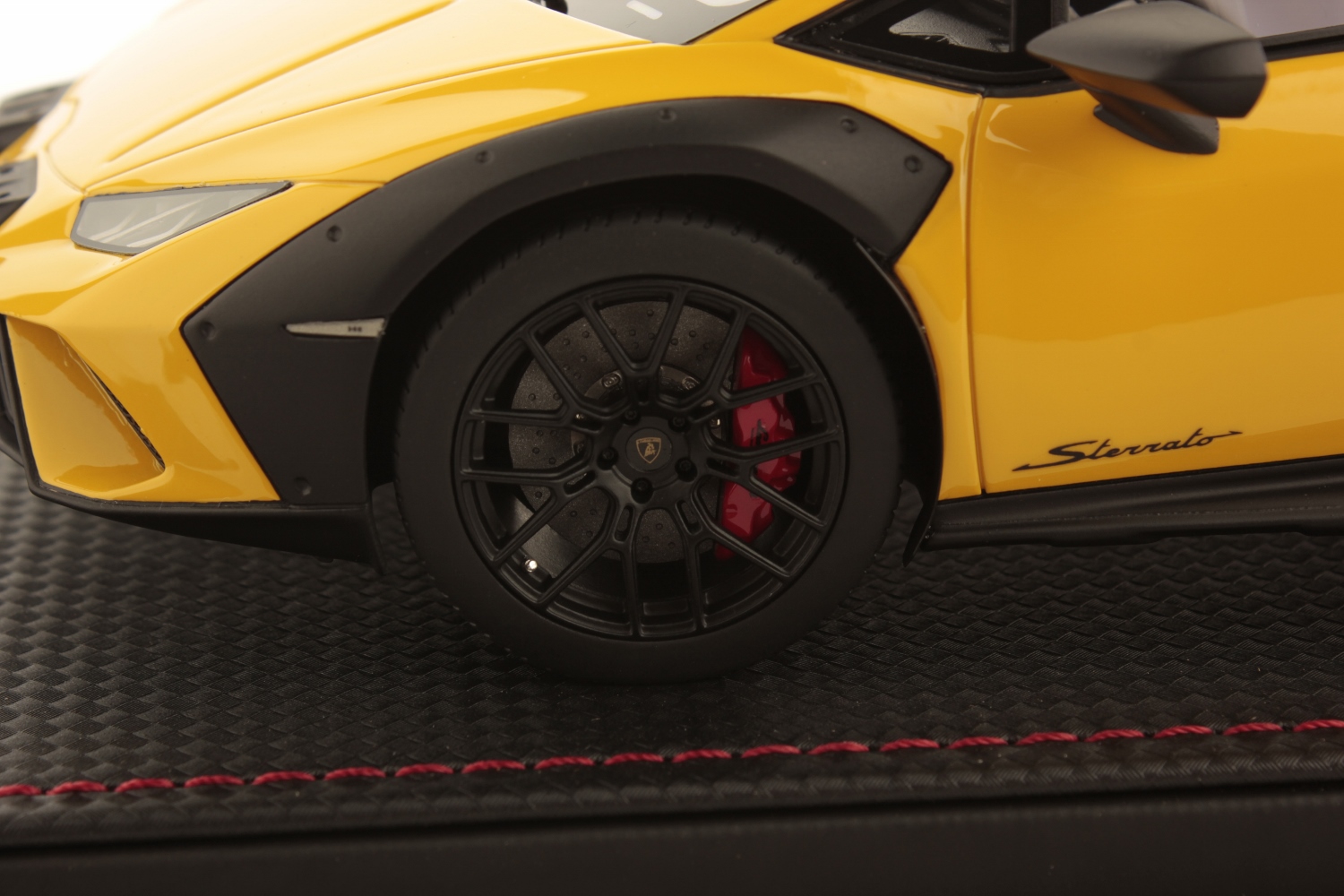 mr-collection-models-lamborghini-hurac-n-sterrato-1-18-miniature-auto image 5