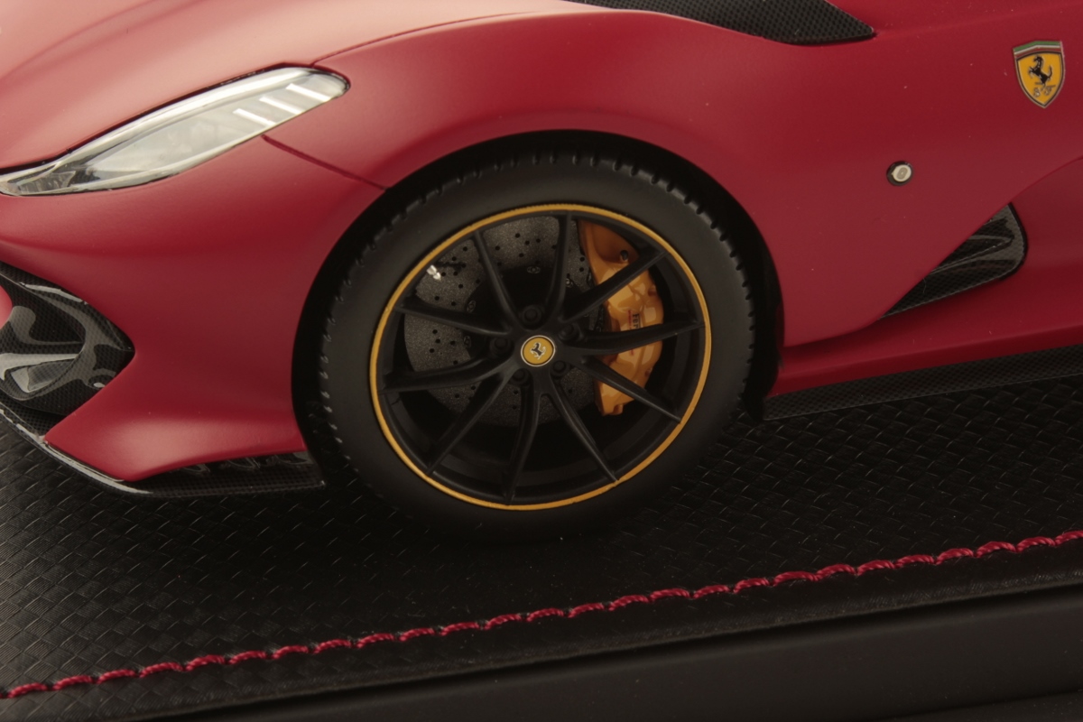 mr-collection-models-ferrari-812-competizione-1-18-miniature-v12-berline image 5