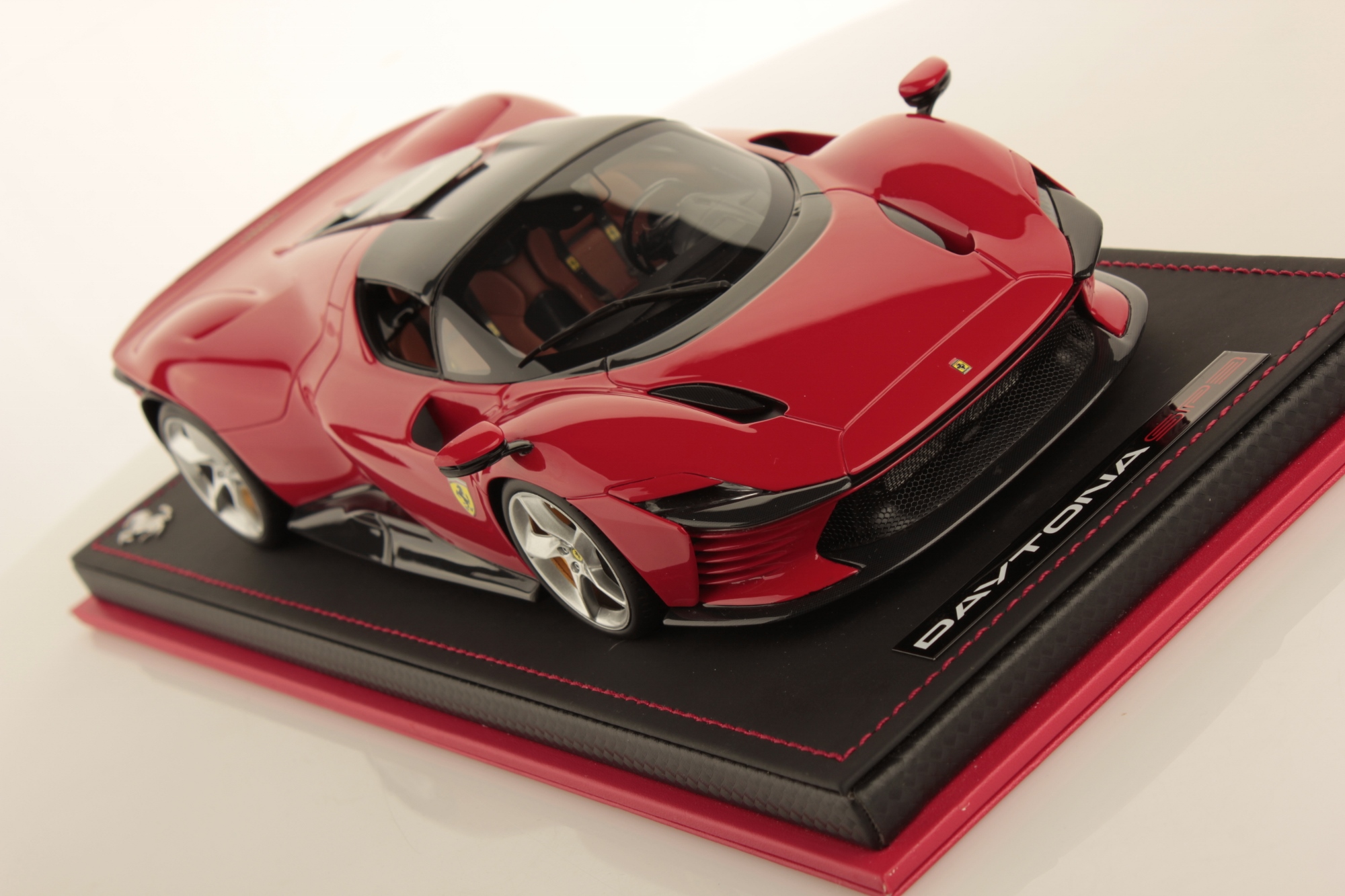 mr-collection-models-ferrari-daytona-sp3-1-18-miniature-auto-de-collection image 3