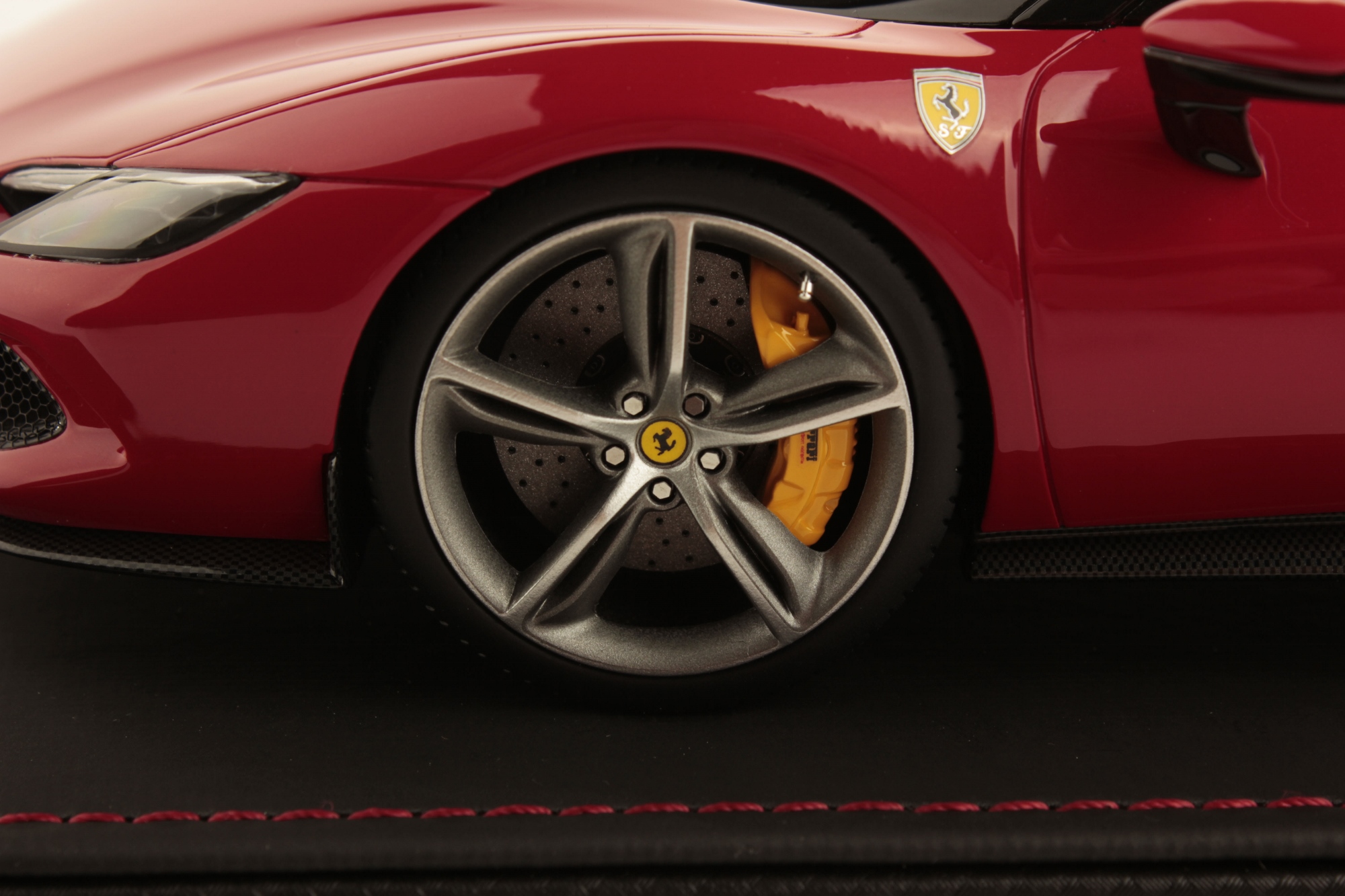 mr-collection-models-ferrari-296-gts-1-18-miniature-auto-spider image 5