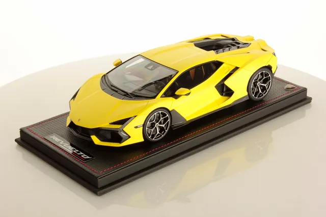mr-collection-models-lamborghini-revuelto-1-18-miniature-auto-de-collection-3 image 1