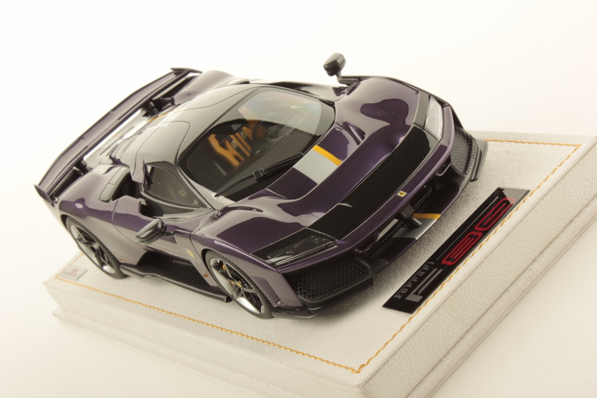 mr-collection-models-ferrari-f80-1-18-miniature-auto-2 image 3