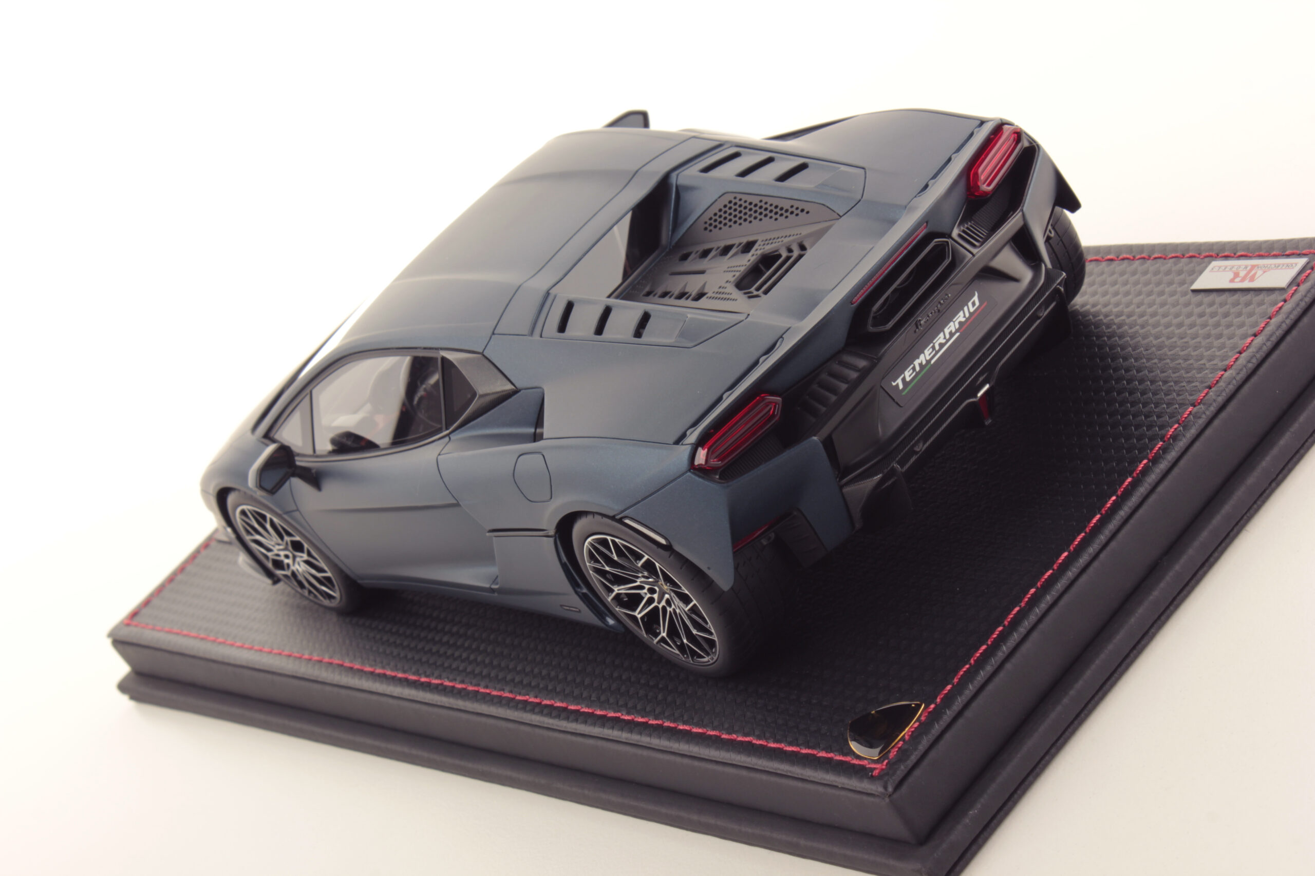 mr-collection-models-lamborghini-temerario-1-18 image 4