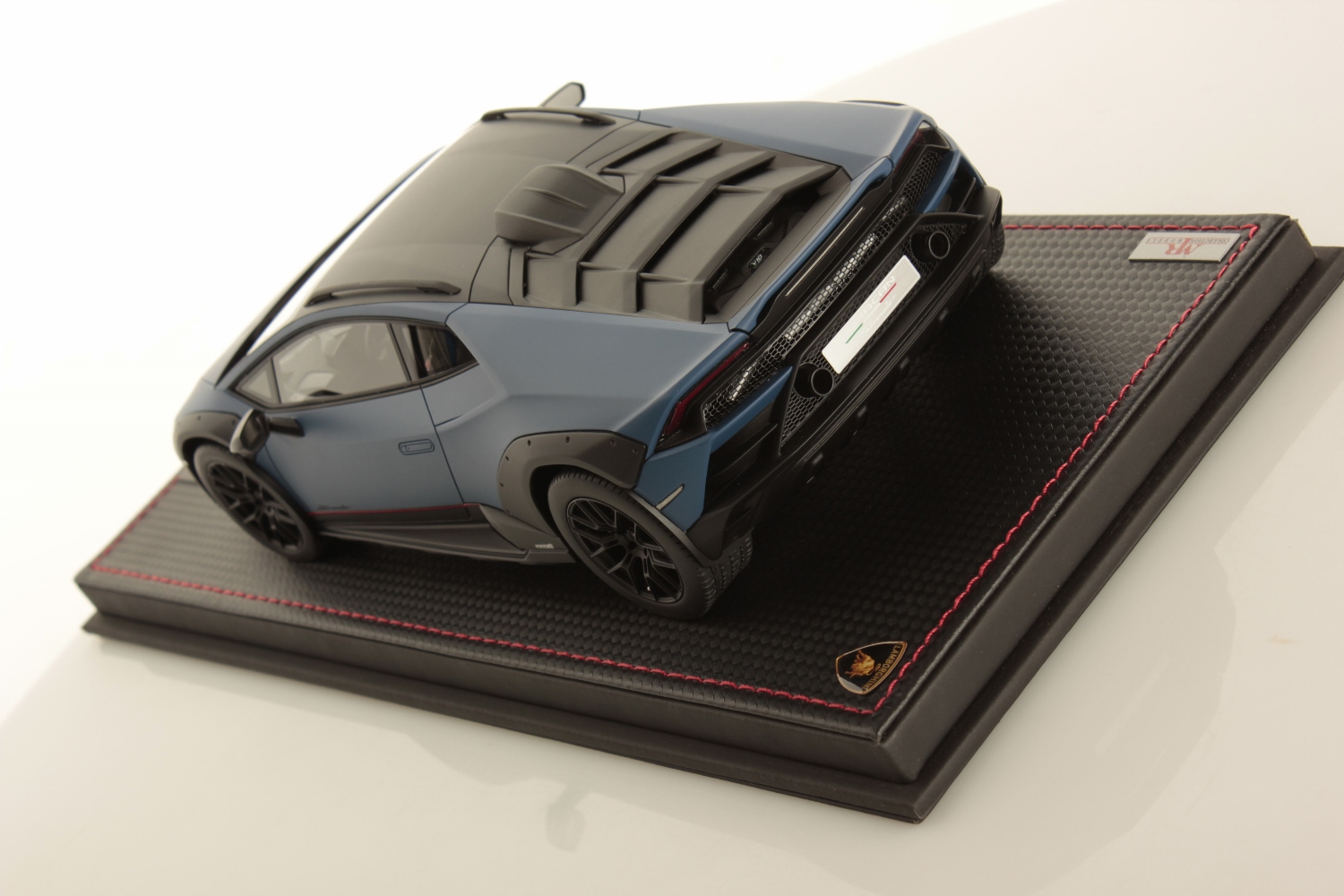 mr-collection-models-lamborghini-hurac-n-sterrato-1-18-3 image 4