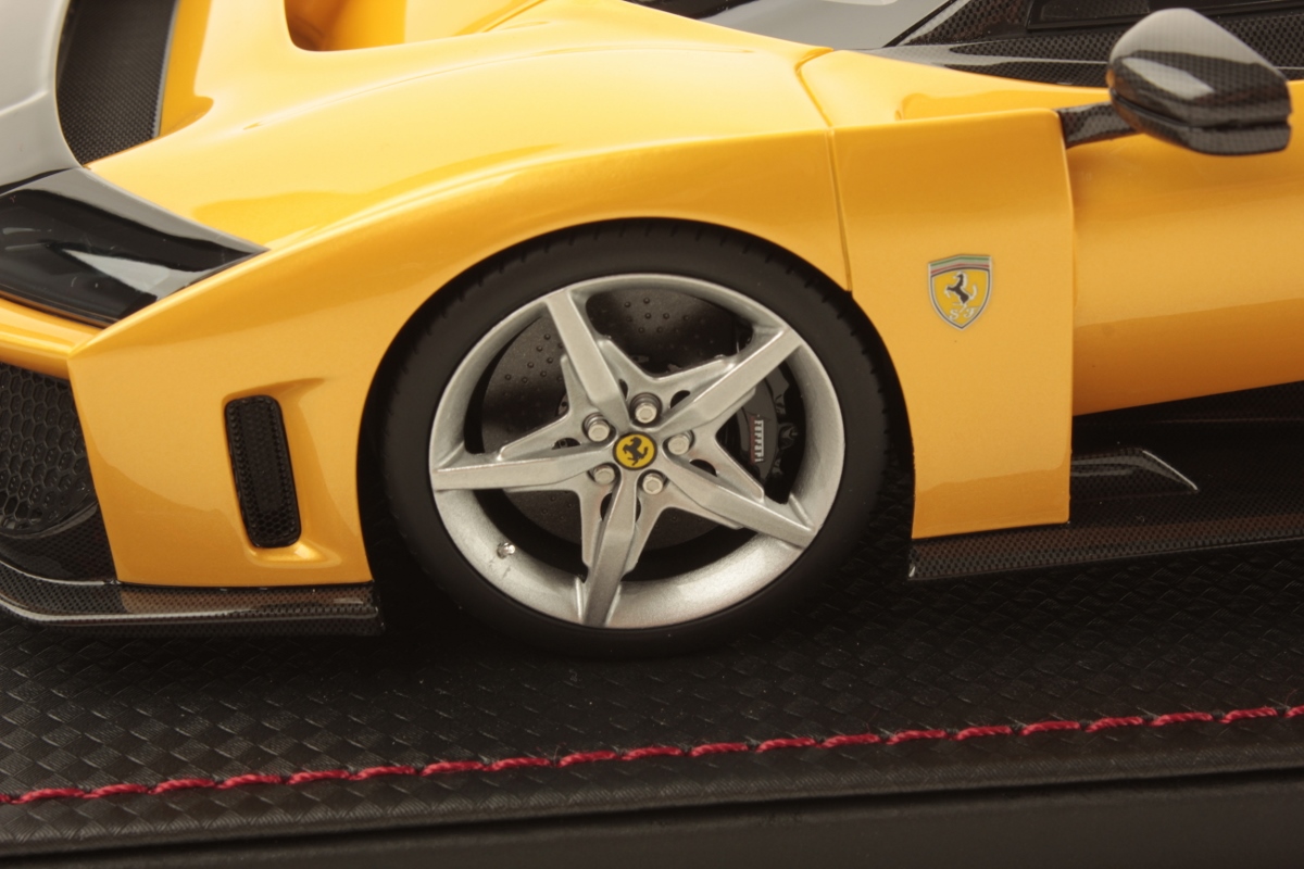 mr-collection-models-ferrari-f80-1-18-3 image 5