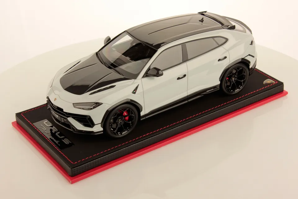 mr-collection-models-lamborghini-urus-performante-1-18-miniature-suv image 1