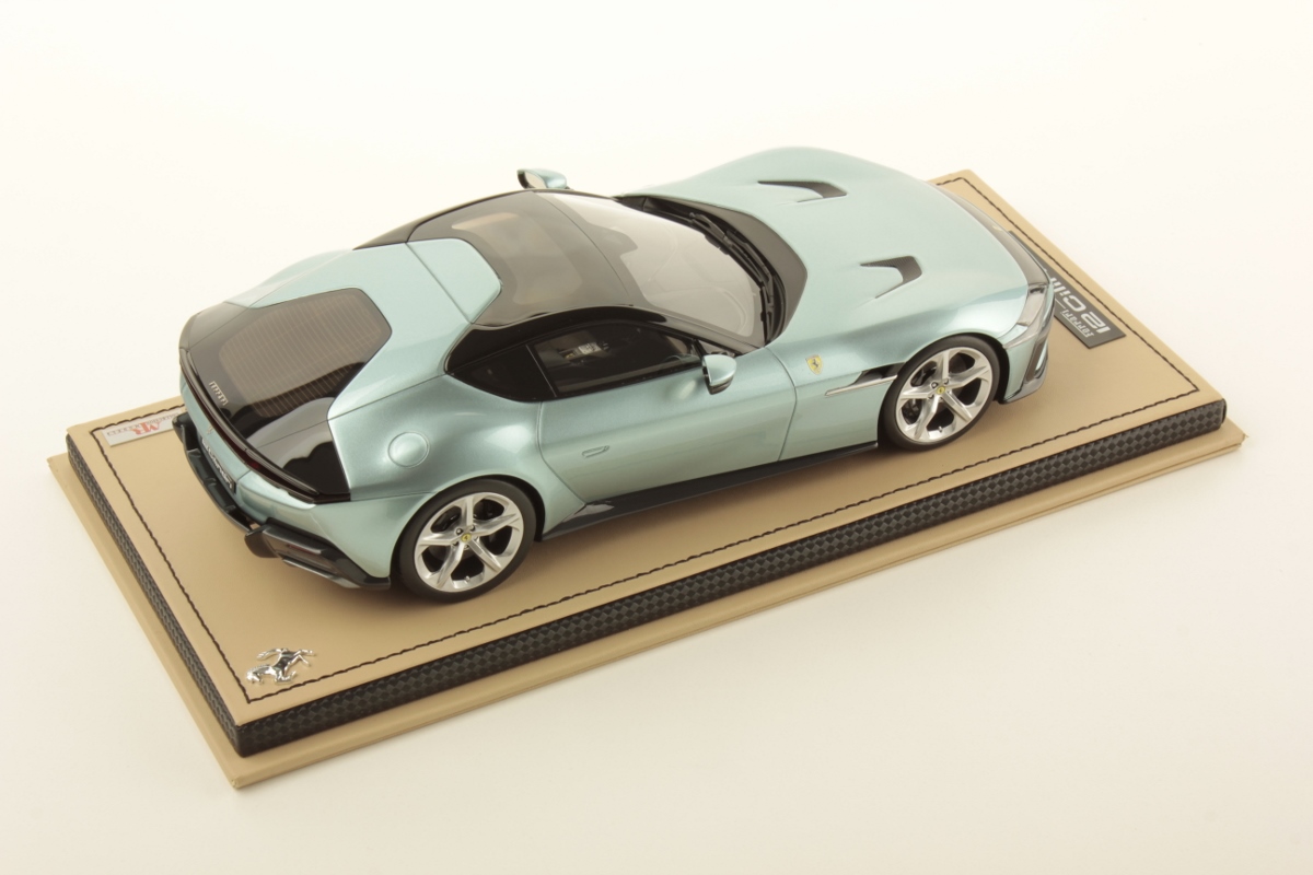 mr-collection-models-ferrari-12cilindri-1-18-miniature-auto-v12 image 2