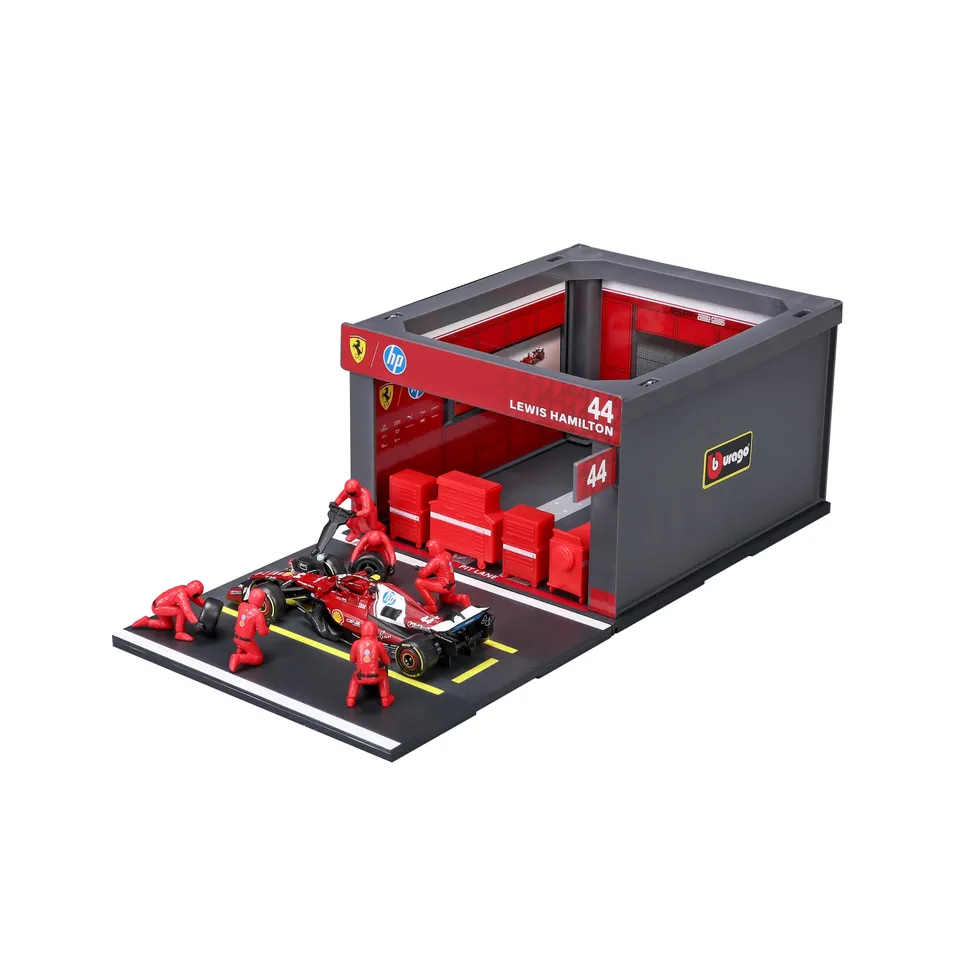 bburago-ferrari-sf-25-hamilton-44-pit-stop-playset-diorama-f1-1-43 image 1