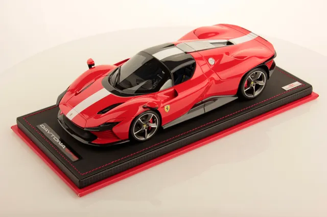 mr-collection-models-ferrari-daytona-sp3-miniature-auto-1-18 image 1
