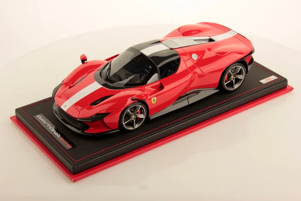 mr-collection-models-ferrari-daytona-sp3-miniature-auto-1-18 image 1