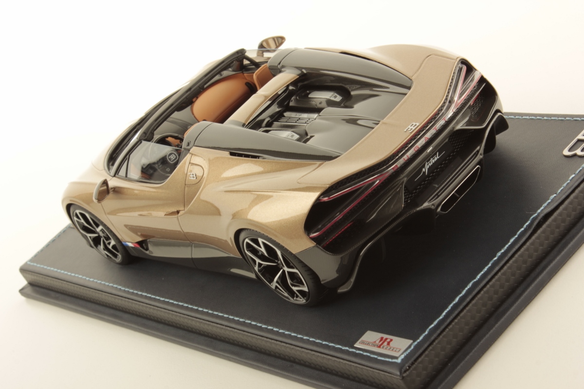 mr-collection-models-bugatti-w16-mistral-1-18-miniature-auto-de-collection-2 image 4