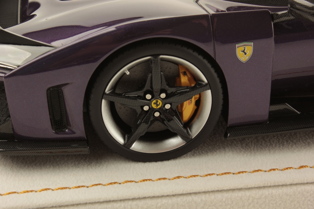 mr-collection-models-ferrari-f80-1-18-miniature-auto-2 image 5