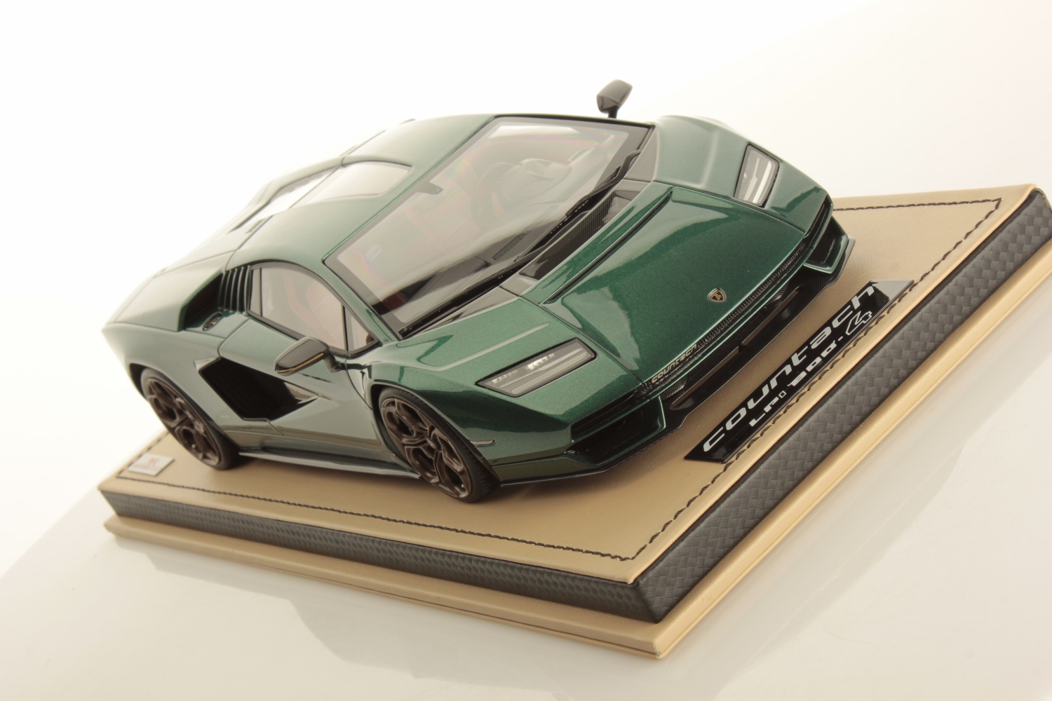 mr-collection-models-lamborghini-countach-lpi-800-4-1-18-miniature-auto image 3