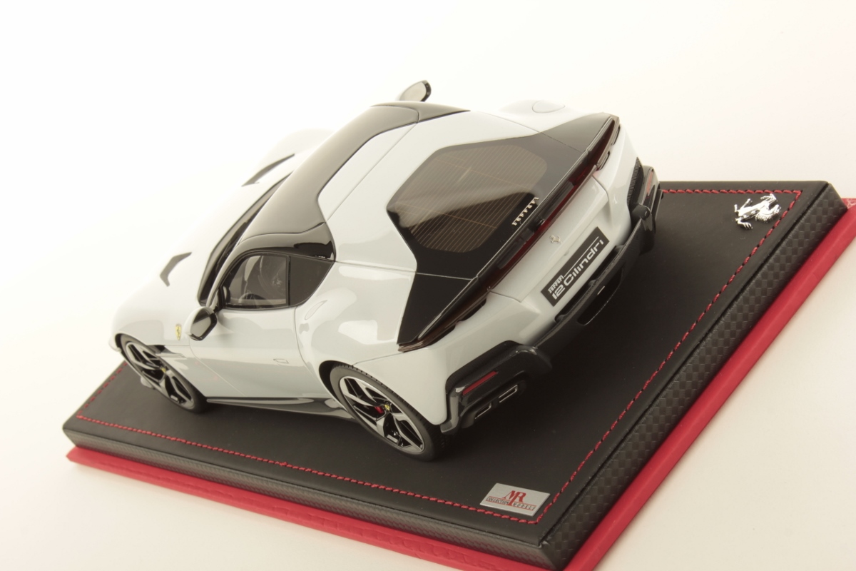mr-collection-models-ferrari-12-cilindri-miniature-auto-de-collection-2 image 4