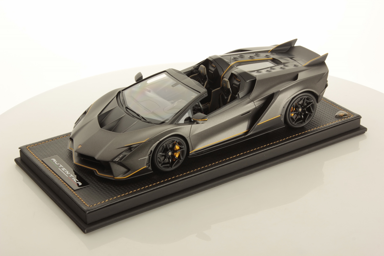 mr-collection-models-lamborghini-aut-ntica-1-18-miniature-auto-de-collection-one image 1