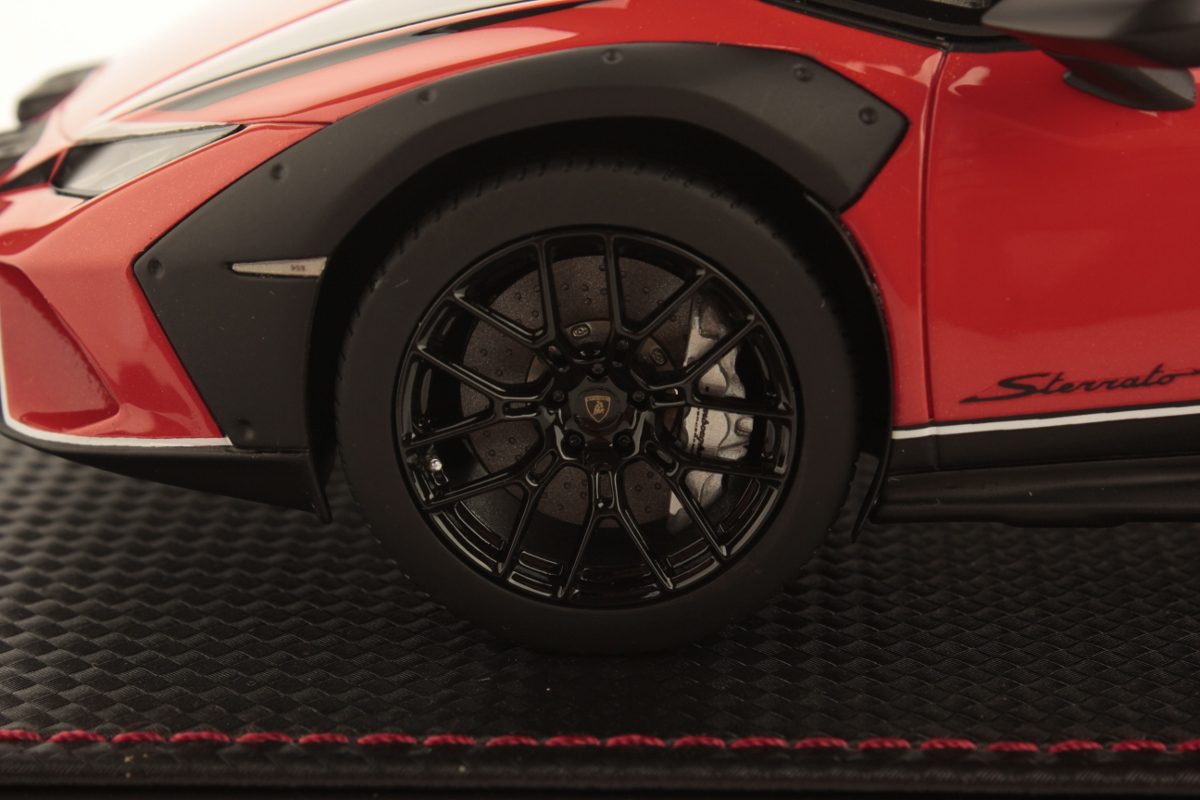 mr-collection-models-lamborghini-hurac-n-sterrato-1-18 image 5