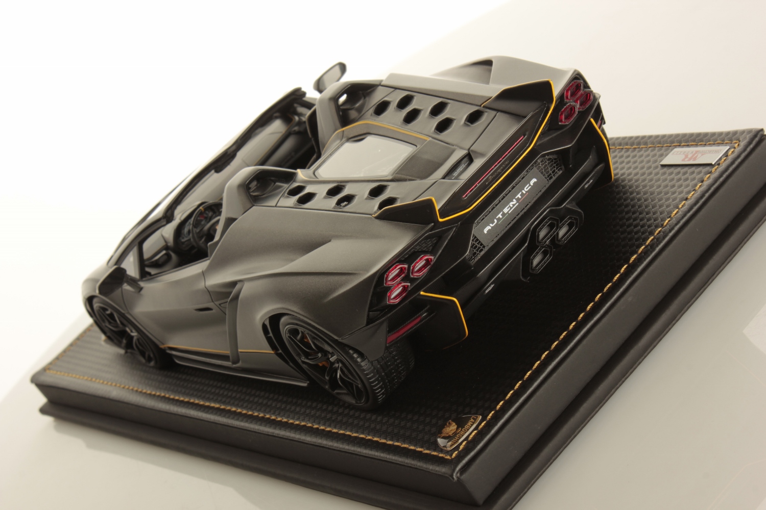 mr-collection-models-lamborghini-aut-ntica-1-18-miniature-auto-de-collection-one image 4