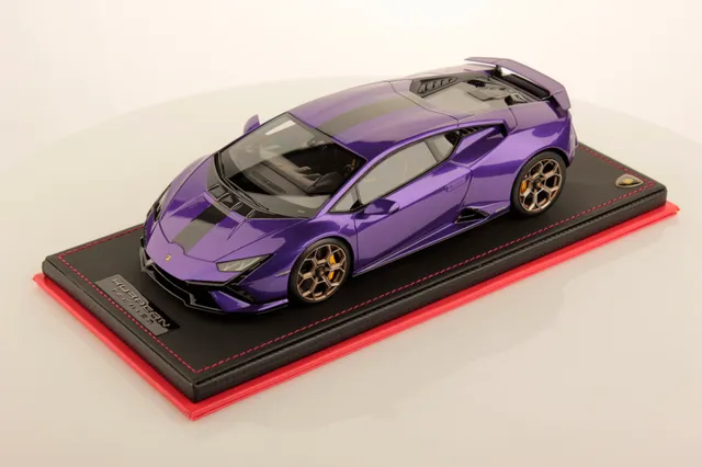 mr-collection-models-lamborghini-hurac-n-tecnica-1-18-maquette-de-collection image 1