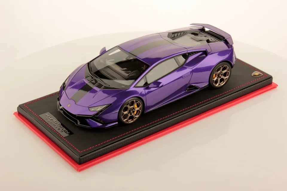 mr-collection-models-lamborghini-hurac-n-tecnica-1-18-maquette-de-collection image 1
