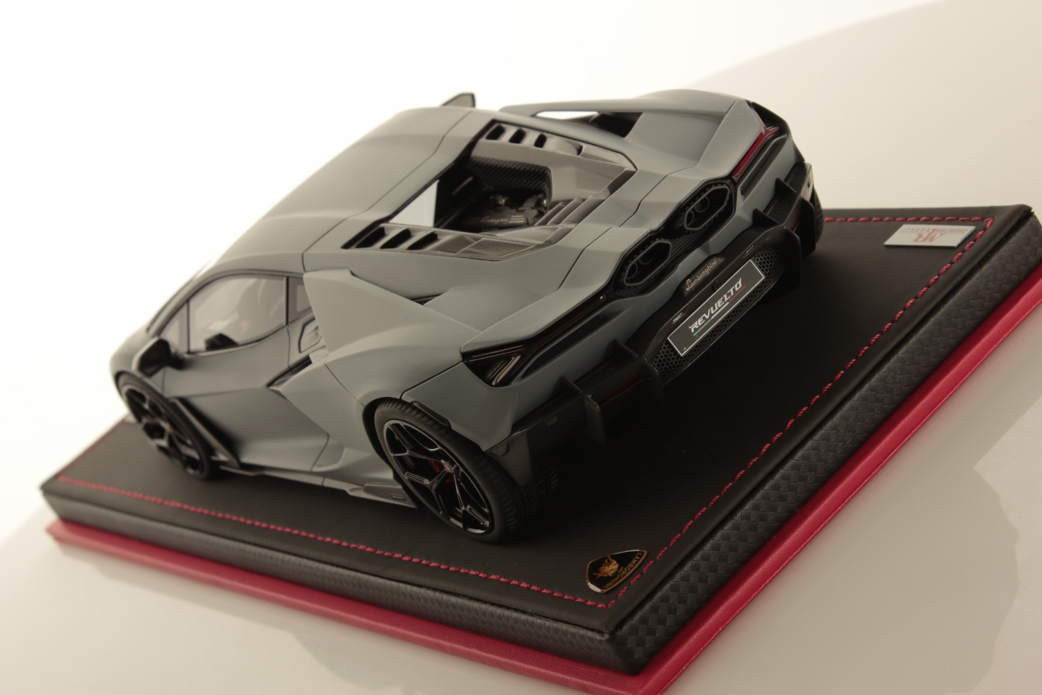 mr-collection-models-lamborghini-revuelto-1-18-miniature-auto-hybride-hpev image 4